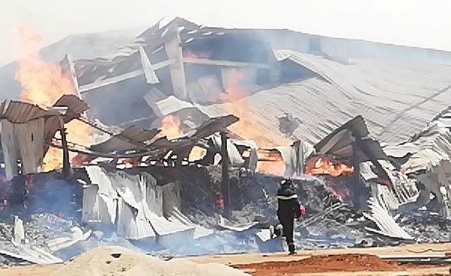 Cháy lớn trong khu công nghiệp ở Bình Định Ảnh 4
