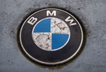  Đích thân BMW giải thích ý nghĩa đằng sau logo: Không phải cánh quạt như mọi người nghĩ
			
