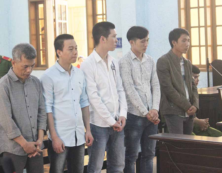   Các đối tượng tại phiên tòa xét xử.  Ảnh: L.V.N