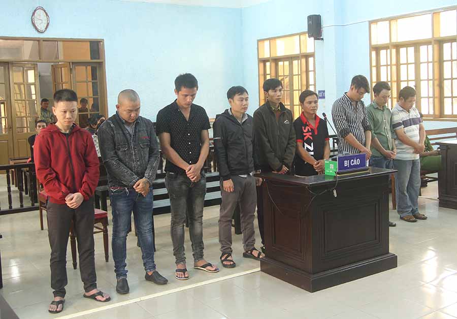 Các bị cáo tại phiên tòa xét xử. Ảnh: Văn Ngọc