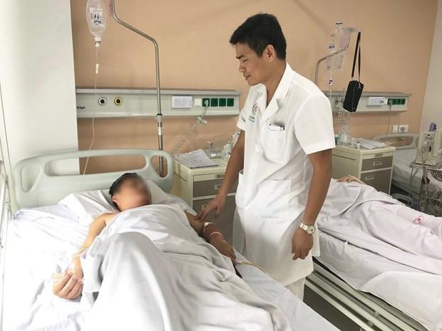 Hà Nội: Bệnh nhân 38 tuổi bị thủng ruột thừa do nuốt tăm xỉa răng Ảnh 1
