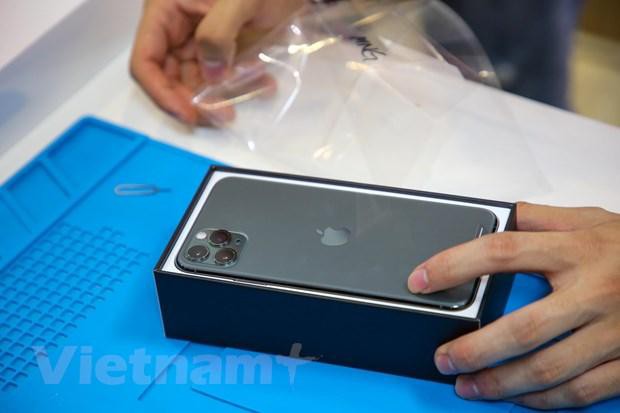'Mổ xẻ' chiếc iPhone 11 Pro Max màu xanh rêu đầu tiên tại Hà Nội Ảnh 3