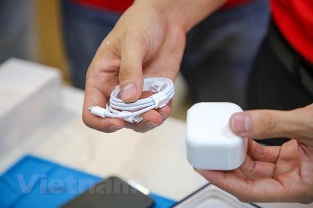'Mổ xẻ' chiếc iPhone 11 Pro Max màu xanh rêu đầu tiên tại Hà Nội Ảnh 5