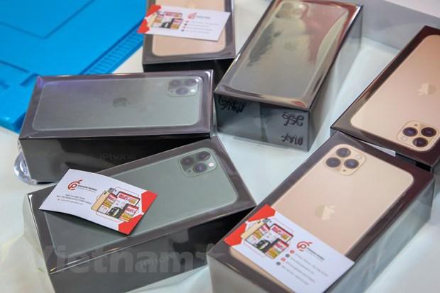 'Mổ xẻ' chiếc iPhone 11 Pro Max màu xanh rêu đầu tiên tại Hà Nội Ảnh 15
