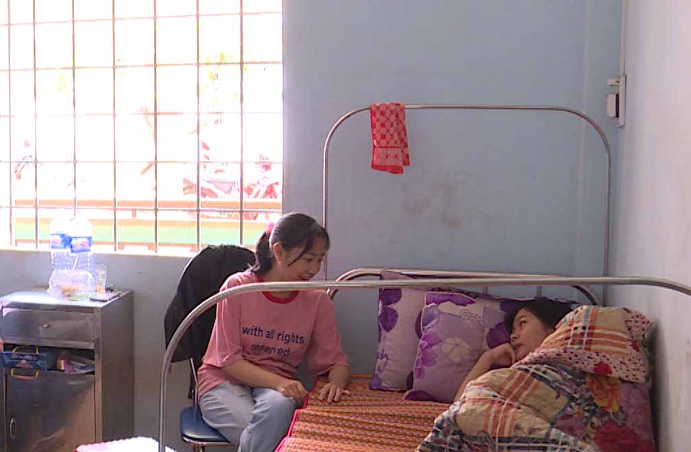 Bệnh nhân mắc SXH điều trị tại Trung tâm Y tế huyện Chư Prông. Ảnh: Như Nguyện