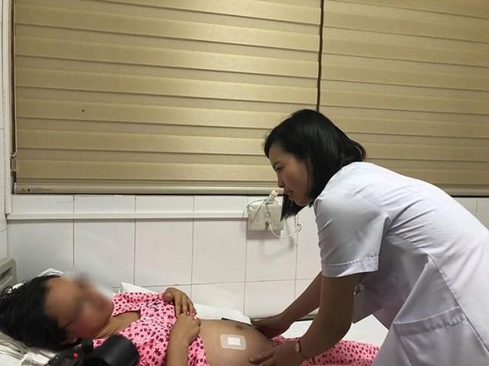 Bệnh viện Phụ Sản Hà Nội: Phẫu thuật thành công chữa bệnh cho thai nhi khi còn trong bụng mẹ Ảnh 2