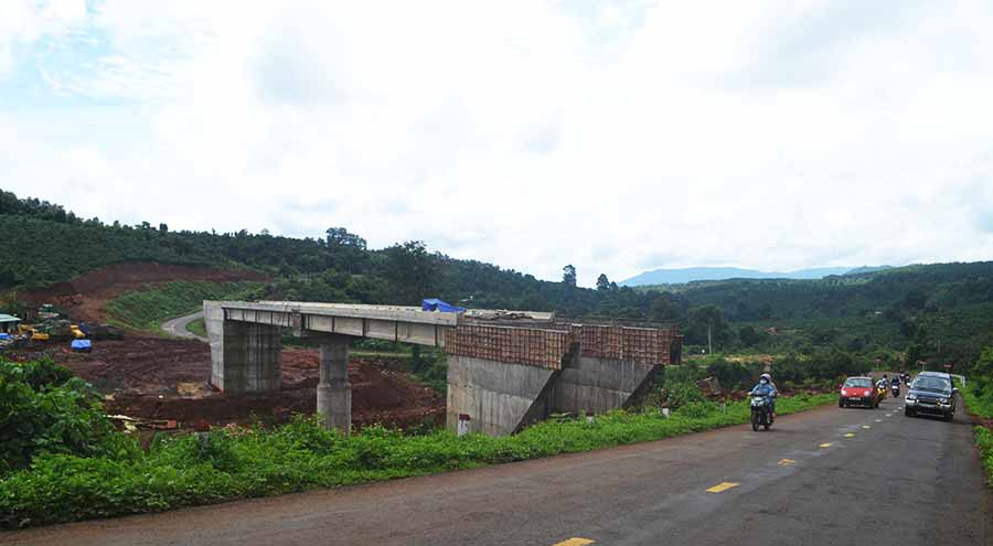 Cầu Ia Châm (huyện Ia Grai, Gia Lai). Ảnh: H.C