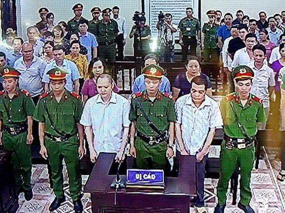 Gian lận điểm thi ở Hà Giang: Các cựu 'sếp' Sở GD&ĐT lĩnh bao nhiêu năm tù? Ảnh 1