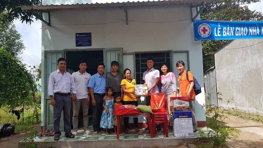  Bàn giao nhà “Nhân ái” cho hộ nghèo ở xã Ia Piar (huyện Phú Thiện). Ảnh: H.N
