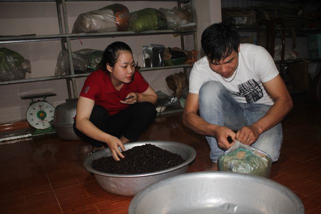 Cà phê “mất mùa, mất giá”, dân mày mò chế biến sản phẩm từ “A đến Z” - 4 Cà phê “mất mùa, mất giá”, dân mày mò chế biến sản phẩm từ “A đến Z” - 4 vbtt