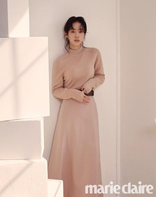 Tạp chí tháng 12: Lee Dong Wook để tóc dài 'thướt tha', Shin Min Ah - Kim Woo Bin kết hôn vào năm sau? Ảnh 8