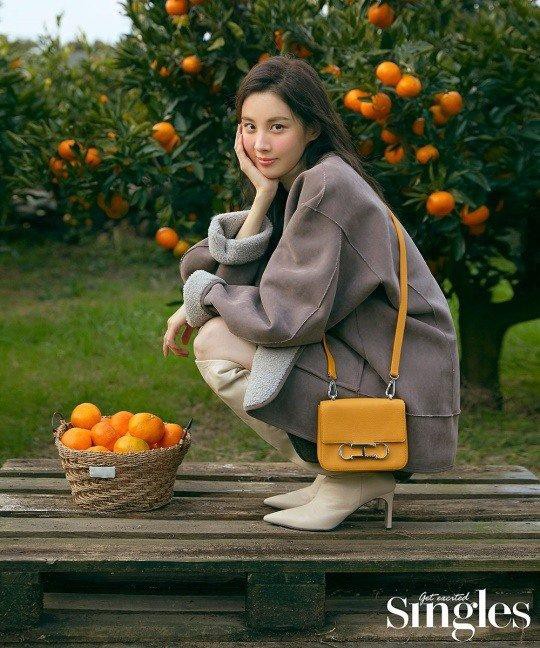 Tạp chí tháng 12: Lee Dong Wook để tóc dài 'thướt tha', Shin Min Ah - Kim Woo Bin kết hôn vào năm sau? Ảnh 19