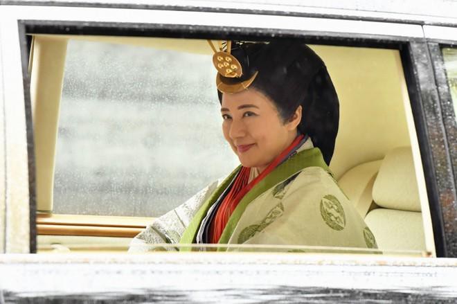 Nhật hoàng báo cáo với thần linh việc hoàn tất nghi lễ đăng cơ Ảnh 3