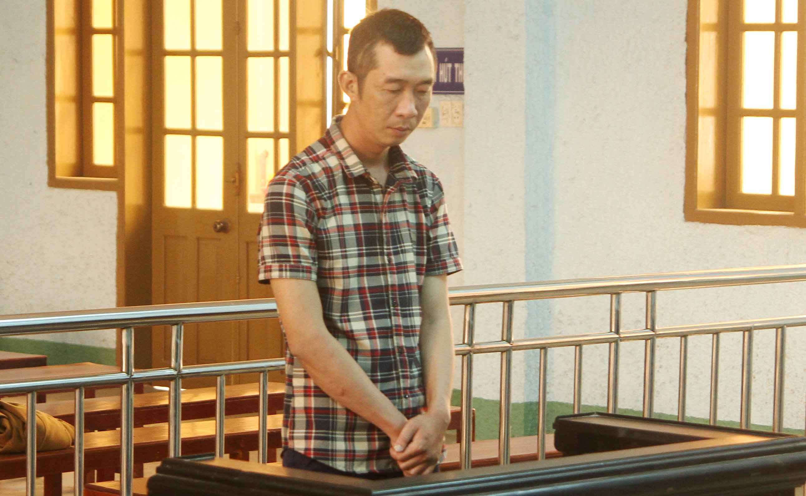 Trung bị tuyên phạt 12 tháng tù. Ảnh: Văn Ngọc