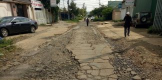 Gia Lai: Đường giữa trung tâm thành phố xuống cấp nghiêm trọng
