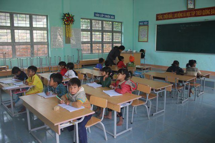 Báo mới Gia Lai 13/12/2019. Gia Lai: Phát hiện 15 cửa hàng kinh doanh xăng dầu vi phạm 13 1576206299 956 Gia Lai Thay co vuot %E2%80%98cong troi%E2%80%99 di %E2%80%98gieo chu%E2%80%99