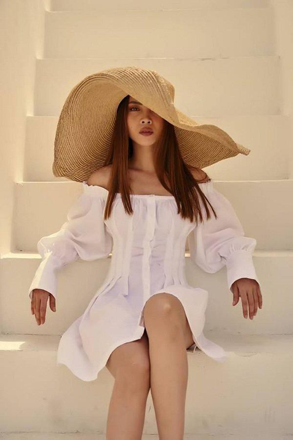 Hoa hậu Phương Khánh đội mũ cói rộng vành tạo dáng đẹp không thua kém Kylie Jenner Ảnh 8