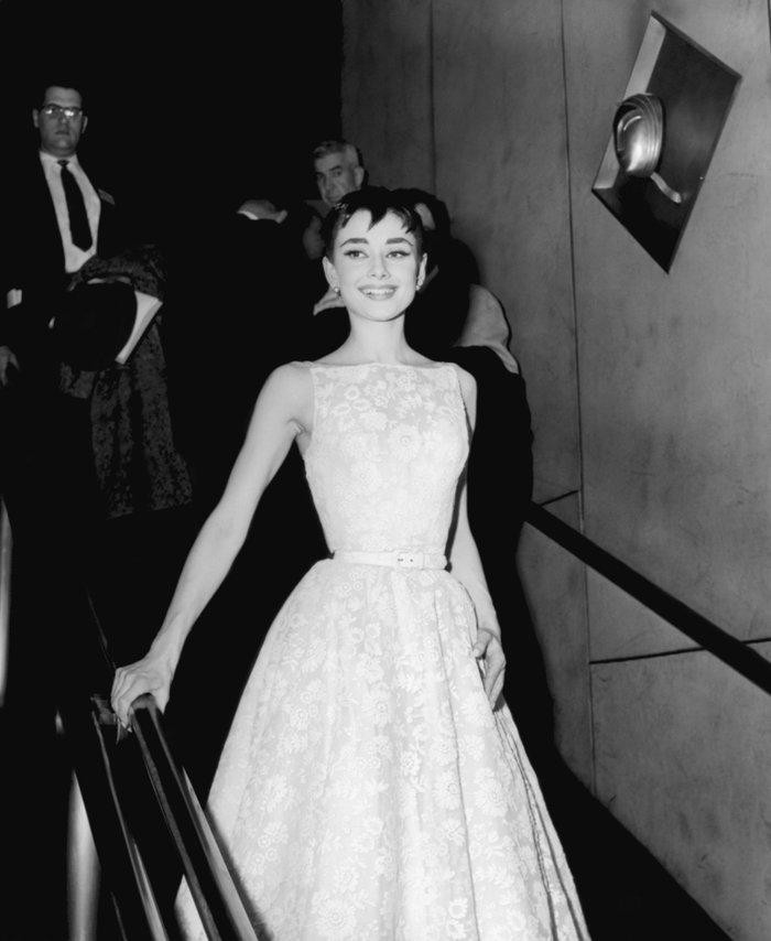 6 khoảnh khắc thời trang vượt thời gian của huyền thoại Audrey Hepburn Ảnh 9