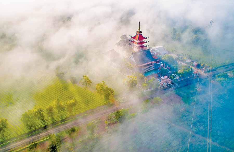  Chùa Bửu Minh (xã Nghĩa Hưng, huyện Chư Pah) trong sương sớm. Ảnh: PHAN NGUYÊN