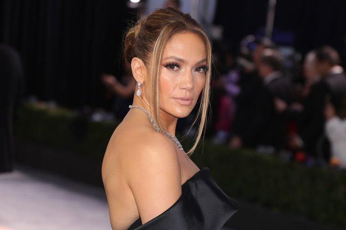 Hoảng hồn với bộ trang sức hơn 200 tỷ VNĐ của Jennifer Lopez tại lễ trao giải SAG Awards Ảnh 2