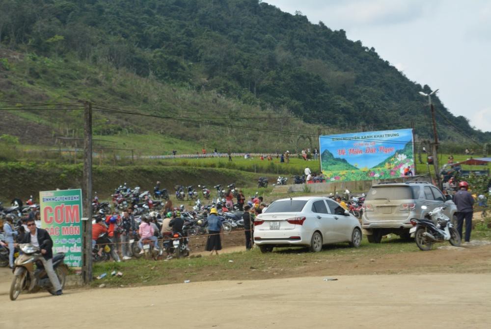 Hàng ngàn người đổ về bình nguyên xanh Khai Trung du xuân Ảnh 5