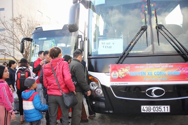 Đà Nẵng hỗ trợ 62 'Chuyến xe Công đoàn' đưa người lao động về quê ăn Tết Ảnh 1