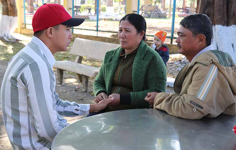   Một phạm nhân tại Trại giam Gia Trung được gặp người thân trong ngày giáp Tết Nguyên đán Canh Tý. Ảnh: L.V.N