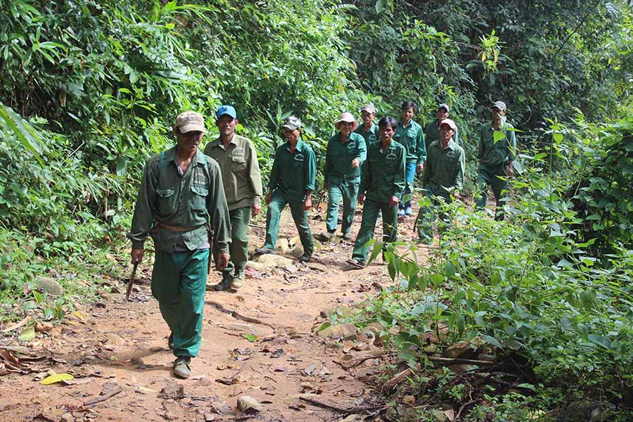 Lực  lượng  nhận  khoán  quản lý,  bảo vệ  rừng xã  Ia Kreng (huyện  Chư  Pah)  tổ chức tuần tra. Ảnh: N.D