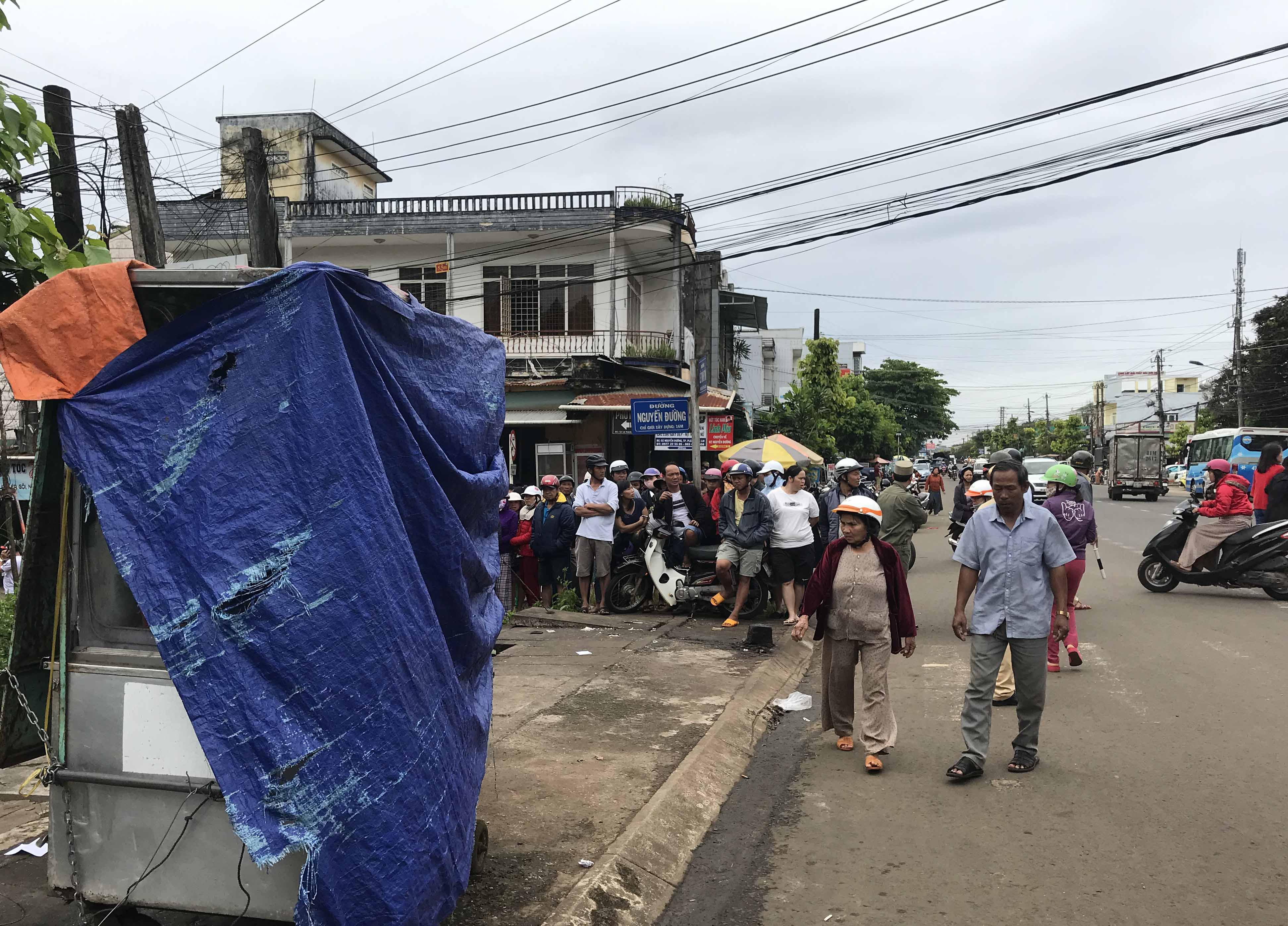 Tủ bánh mì nơi phát hiện thi thể chị Nguyệt. Ảnh: Văn Ngọc