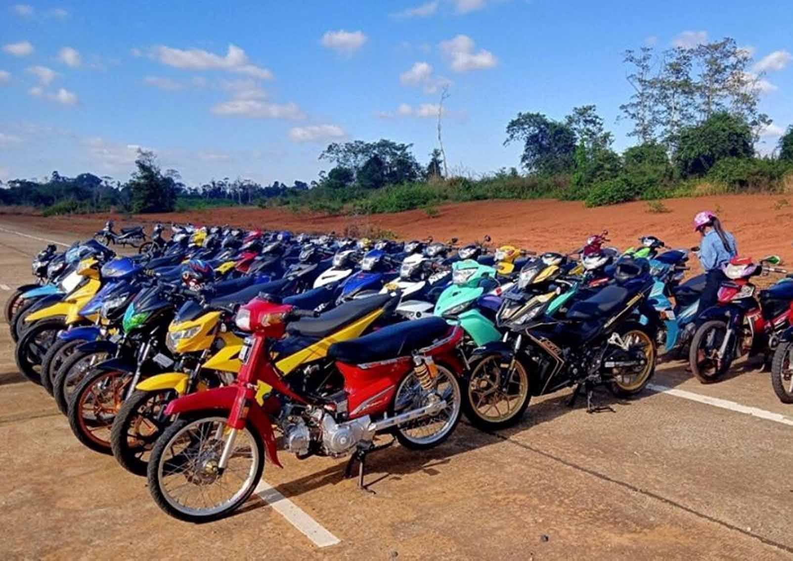 Hàng chục chiếc mô tô đã bị tạm giữ. Ảnh: Công an huyện Kbang