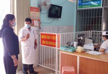 Phó Chủ tịch UBND tỉnh Huỳnh Nữ Thu Hà kiểm tra thực tế công tác phòng-chống dịch nCoV tại Bệnh viện Đa khoa Gia Lai chiều 7-2. Ảnh: Như Nguyện