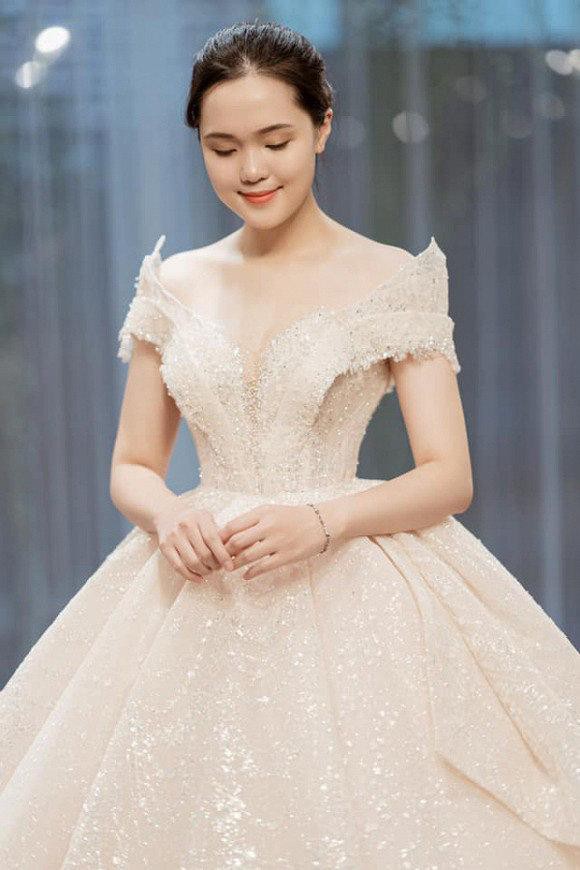 Hé lộ hình ảnh đầu tiên về chiếc váy cưới của Quỳnh Anh trước ngày lên xe hoa với Duy Mạnh Ảnh 1