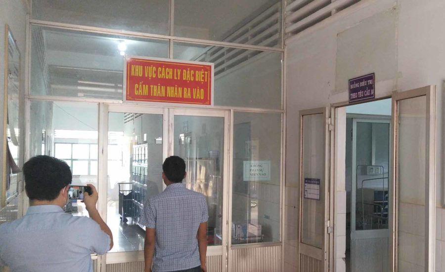 Hiện 2 trường hợp đang cách ly tại Bệnh viện Đa khoa tỉnh đều có kết quả xét nghiệm âm tính với SARS-coV-2. Ảnh: Như Nguyện