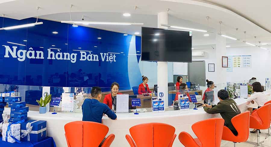 Thông qua ứng dụng Internet Banking hoặc Mobile Banking, khách hàng có thể gửi tiết kiệm online 24/7 tại bất kỳ ngân hàng nào. Ảnh: S.C