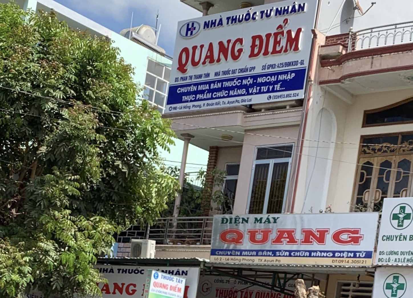 Nhà thuốc Quang Điểm đã bán thuốc hết hạn sử dụng. Ảnh: Văn Ngọc 