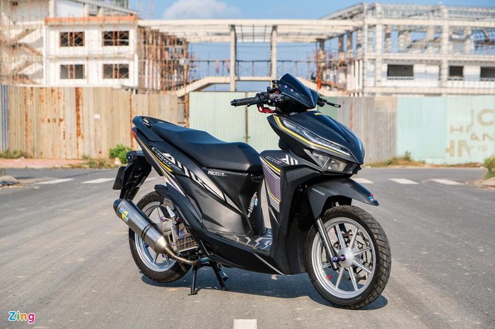 Biker ở TPHCM chi 100 triệu nâng cấp Honda Vario 150  Xe thể thao
