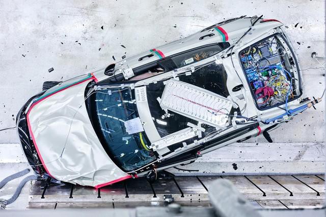 Tránh đi vào vết xe đổ của Tesla và Porsche, Volvo tìm mọi cách để giảm thiểu nguy cơ cháy nổ Ảnh 1