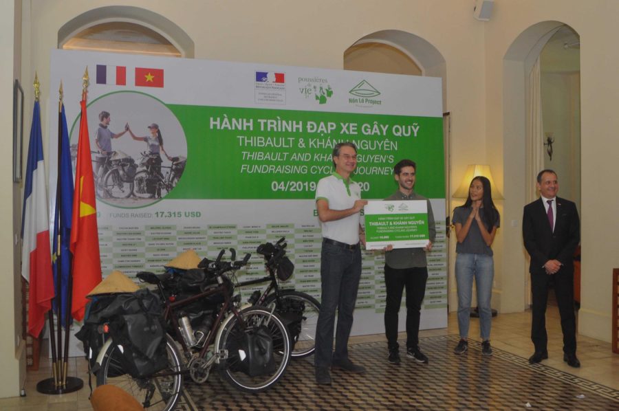 Cặp vợ chồng đạp xe 16.000km gây quỹ từ thiện cho trẻ em Ảnh 3