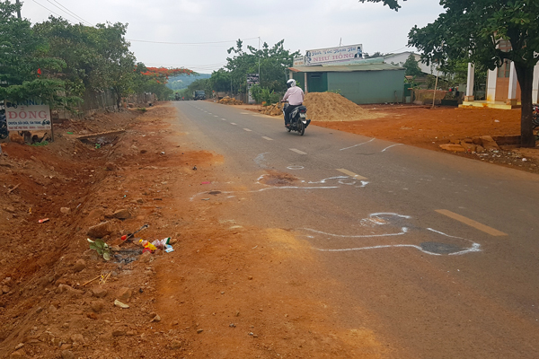  Đoạn đường xảy ra vụ tai nạn làm 3 người chết và 1 người bị thương tại làng Lung (xã Ia Kriêng, huyện Đức Cơ). Ảnh: V.N