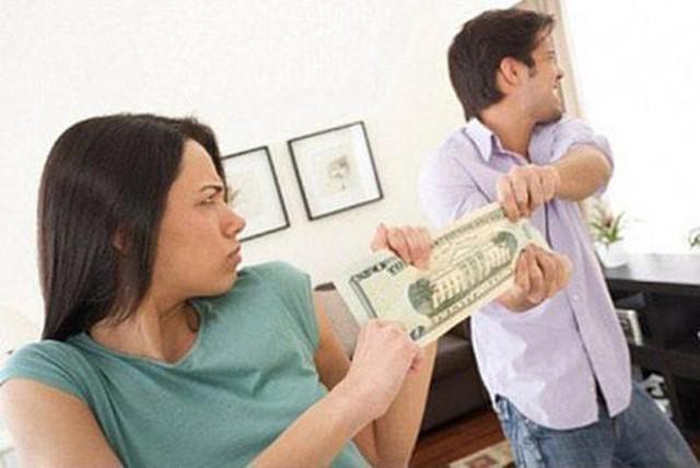 Chồng không đưa tiền cho vợ, chị em ta phải làm sao đây? Ảnh 1