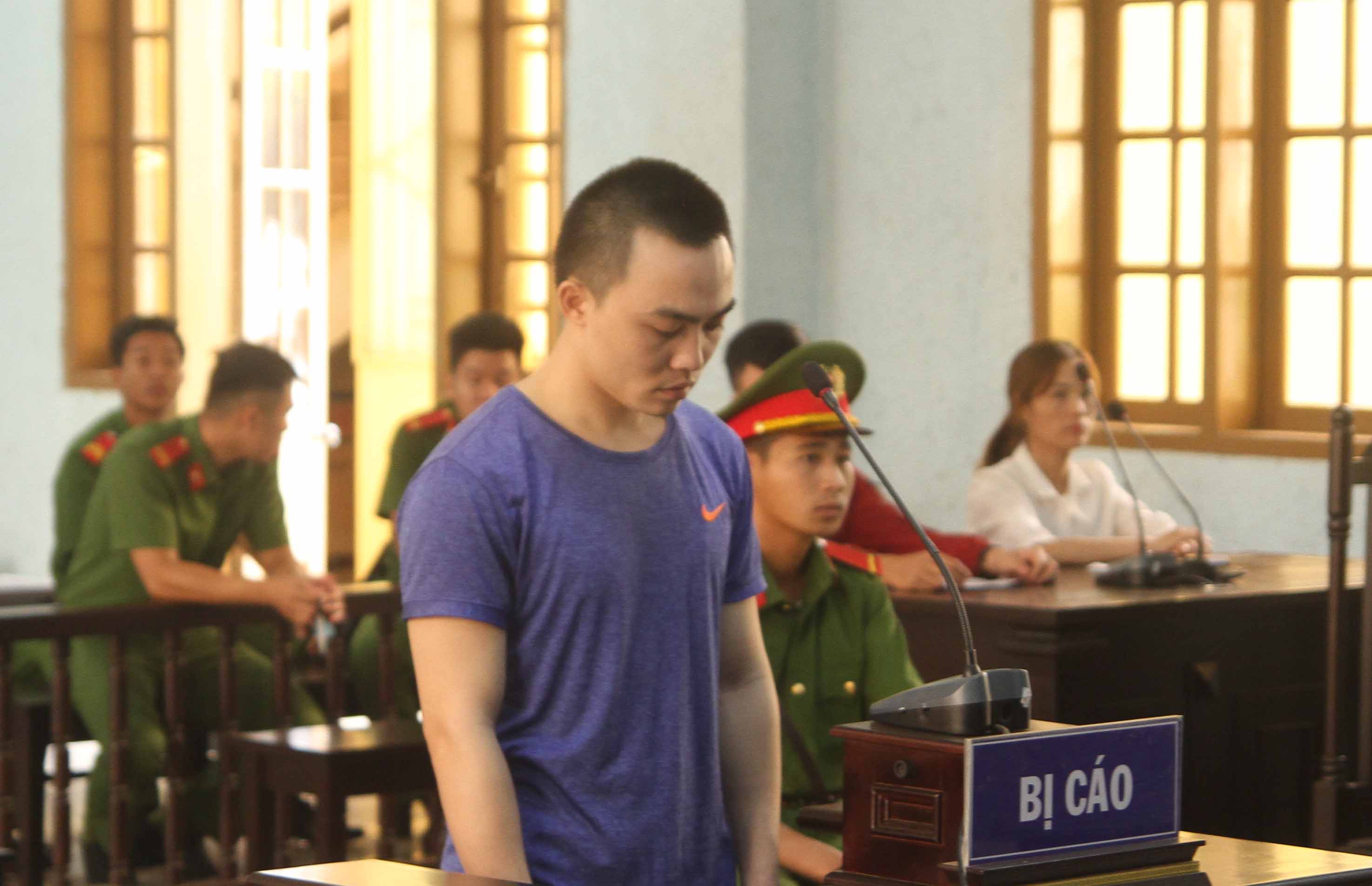 Hùng đã dùng nhiều thủ đoạn để lừa đảo. Ảnh: Văn Ngọc 