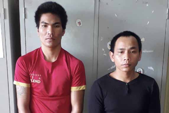 Bị cáo Siu Ku Eo (áo đen) và bị cáo Rmah Gir (áo đỏ) . Ảnh: Quang Lê
