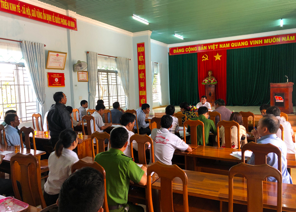 Huyện Đak Đoa tổ chức buổi tiếp dân, lắng nghe, tìm hiểu thông tin của người dân bị lừa chiếm đất tại xã Glar. Ảnh: N.T