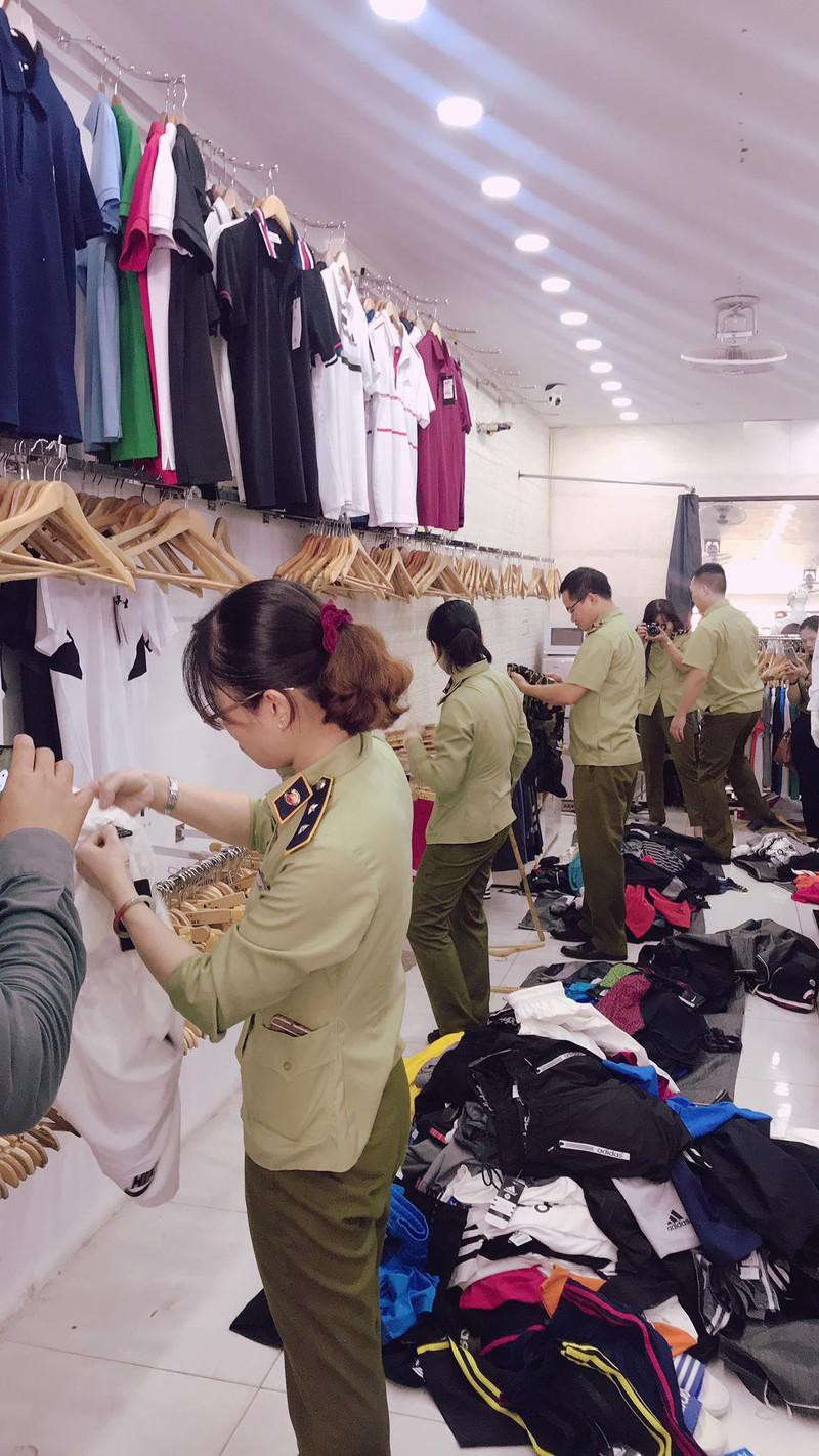 Hà Nội: Tạm giữ hơn 2.000 sản phẩm nghi nhái nhãn hiệu nổi tiếng Ảnh 1