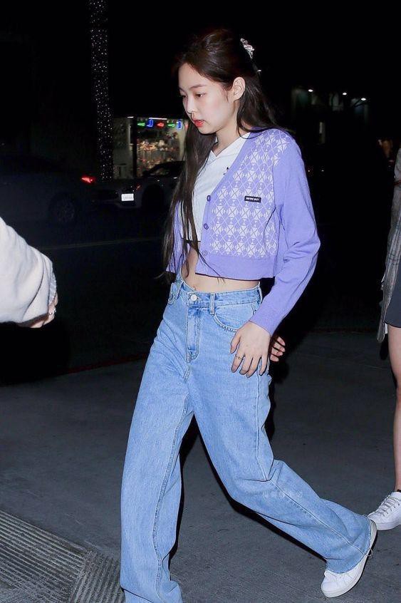 Mix đồ với croptop đơn giản mà đẹp như Jennie (BlackPink) Ảnh 3