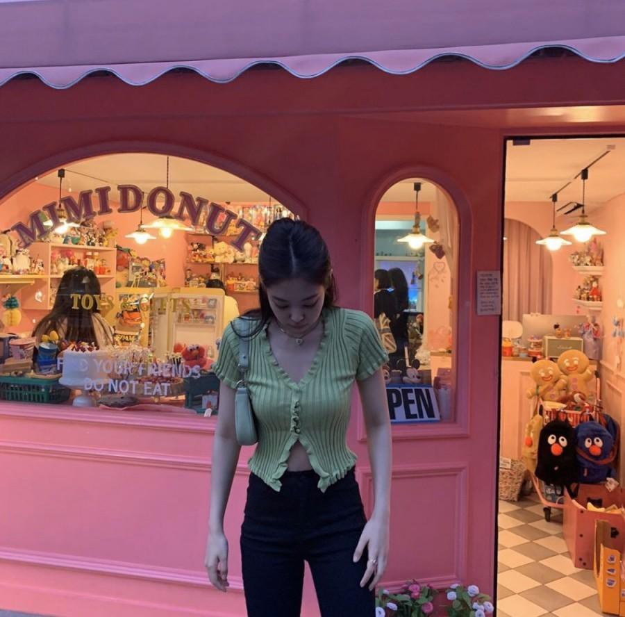 Mix đồ với croptop đơn giản mà đẹp như Jennie (BlackPink) Ảnh 7
