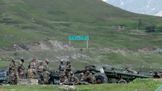 Ấn Độ bố trí tên lửa phòng không phản ứng nhanh sát biên giới Trung Quốc Ảnh 1
