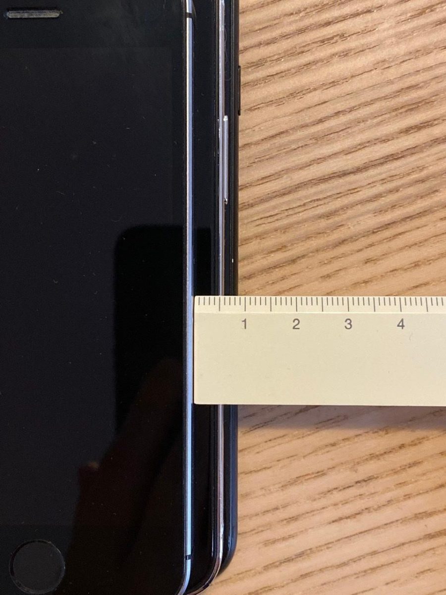 iPhone 12 5.4 inch lần đầu lộ diện, 'khoe dáng' cực ngầu bên iPhone SE và iPhone 7 Ảnh 4
