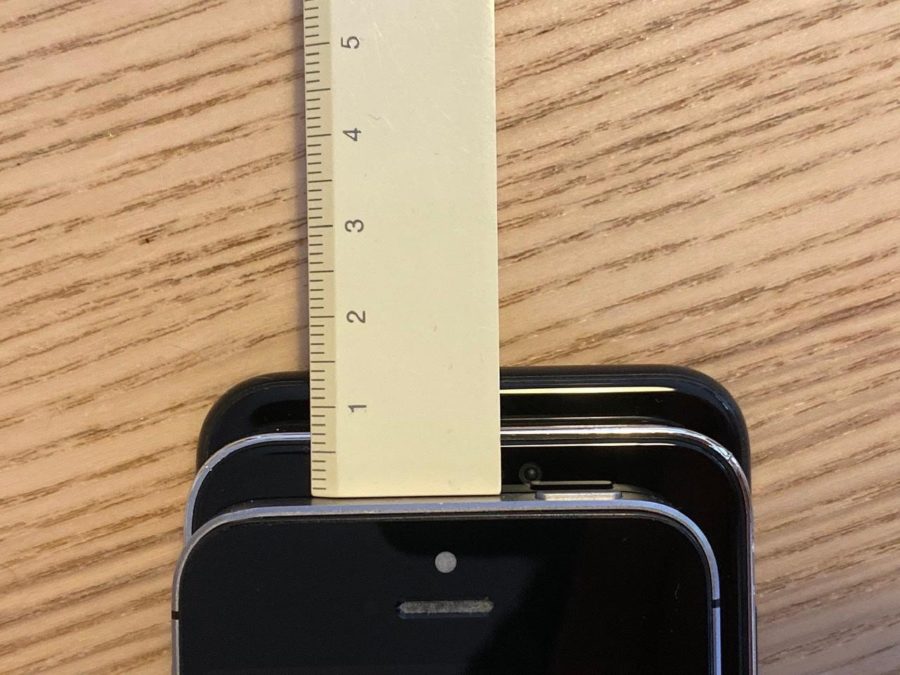 iPhone 12 5.4 inch lần đầu lộ diện, 'khoe dáng' cực ngầu bên iPhone SE và iPhone 7 Ảnh 6