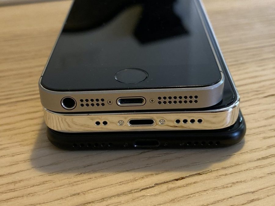 iPhone 12 5.4 inch lần đầu lộ diện, 'khoe dáng' cực ngầu bên iPhone SE và iPhone 7 Ảnh 8